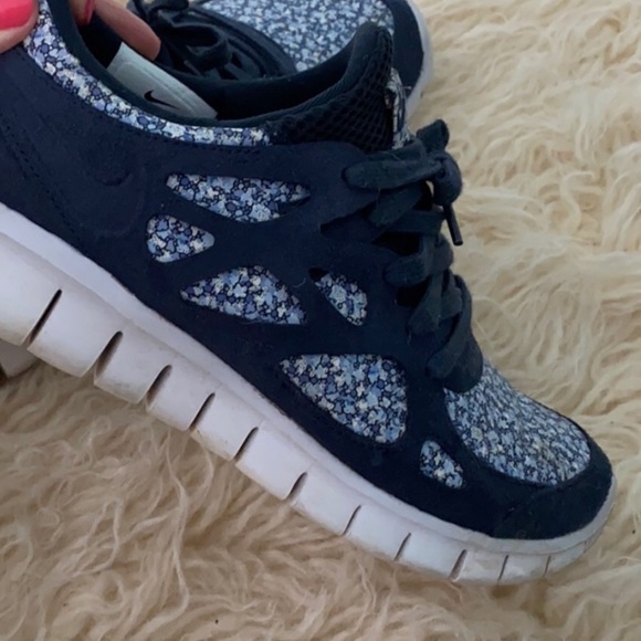 nike blue flower shoes